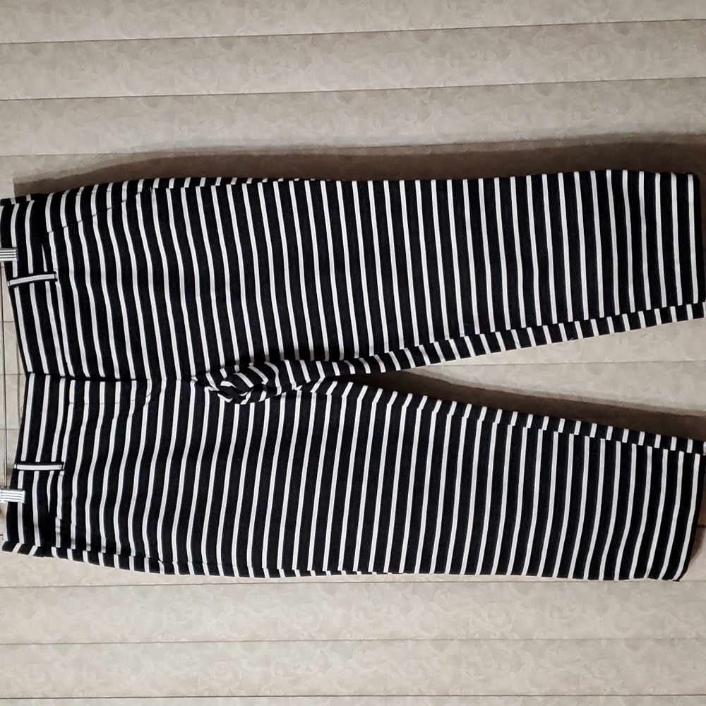 LOFT Printed Straight leg ankle plus size pant  black & white 14